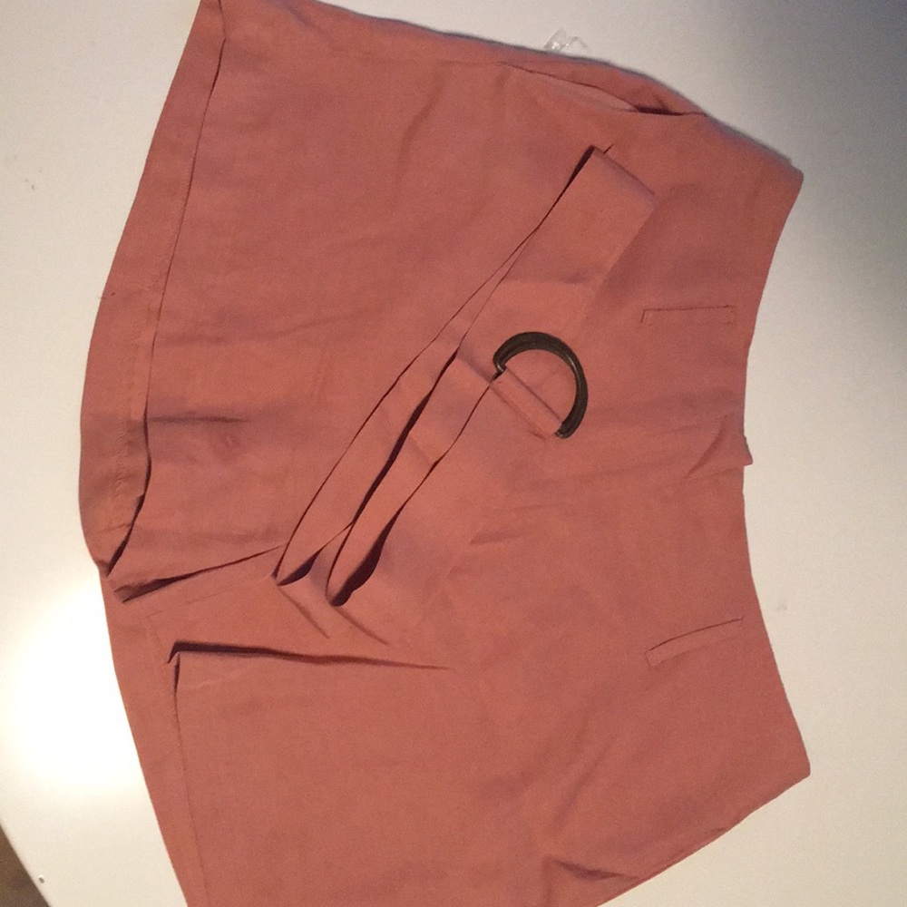 Belted shorts with pockets